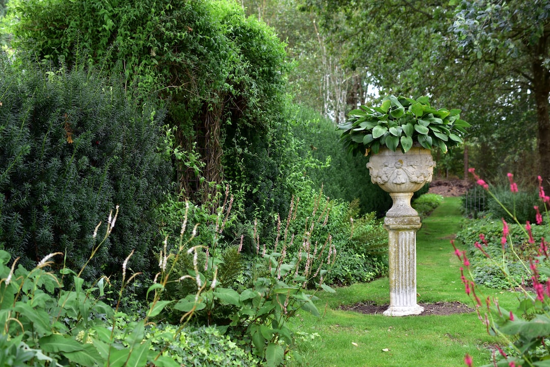 Rzeźba w ogrodzie – Dodaj artystyczny akcent do swojej przestrzeni