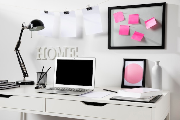 Jak wybrać idealną ochronę dla Twojego biurka?