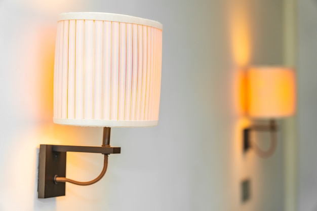 Jak odpowiednio dobrać lampy do różnych pomieszczeń w domu?